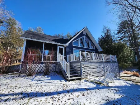 Lakefront w/ large deck, screened porch, dock, private lakefront. Pet friendly!