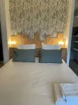 Stone farmhouse for 10 people with heated swimming pool