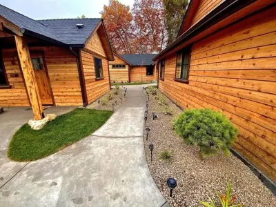 Cedar Mountain - Suite C Отели рядом с достопримечательностью «Grants Pass Visitor Bureau»