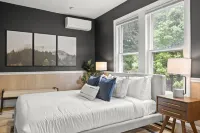 The Hensonville Honeypot - Hottub, Movie Theatre & Mountain Bikes!