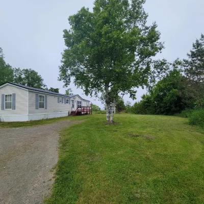 Cozy two bedroom home with ocean view. Quiet and secluded location.