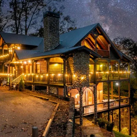 Summit-Level Luxury: Views, Hot Tub, Games and 15 minutes to town!