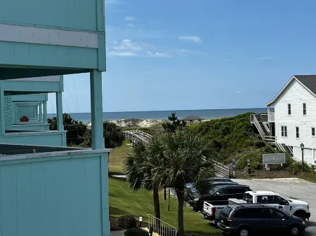 Crystal Coast Retreat! 2br/2bth Waterfront Condo with Community Pool!