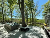 Spacious deck with amazing view, neighborhood path to Skaket Beach, game room