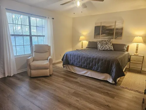 Great location and close to the beach and downtown!