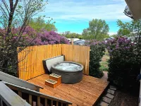 Eagar Hot Tub Getaway.  Sleeps 4.  Starlink Internet.