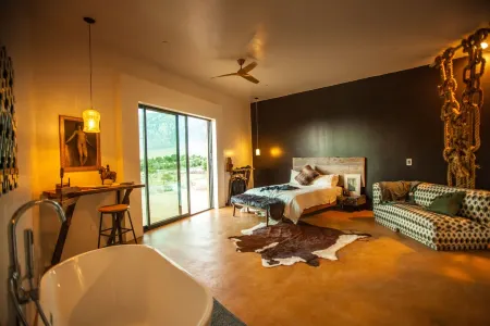 East Wind, unique house with majestic views