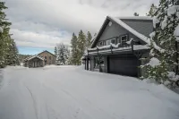 Shoreline Lodge, Lakefront and hot tub Hotel dekat Harriman State Park
