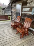 Cozy Log Cabin Near the Parkway