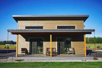Doris-Brand New 2 Bed/Bath Cabin with Stunning Mountain Views! Close to GNP Hotels near Montana Vortex and House of Mystery