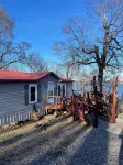 Lake View cottage, secluded, quiet, total remodel, 3 king beds