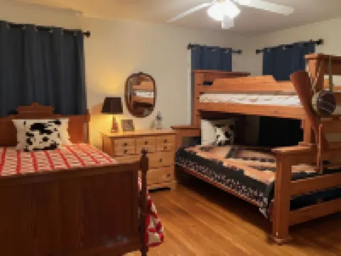 Country House-5 mins to Jacksboro. Hotels in Jack County