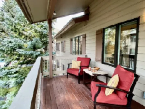 Teewinot B5: Top Floor 2BR/2BA Condo -- Fully Remodeled