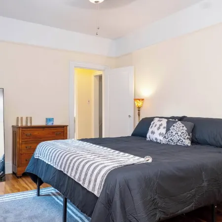 Spacious Oasis - Hoboken! Отели рядом с достопримечательностью «Washington St»