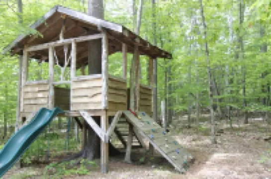 Unique Rustic Ski-Tree House - Game room, Hot tub & Sauna