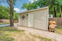 Secluded, private get away.  Short walk to the beach down a private trail.