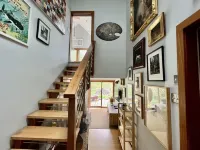 Private Contemporary Artist's Tree House on two acres with perennial gardens. Hotels in Cape Elizabeth