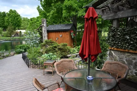 Scottland Yard Farm -Queen's Quarters