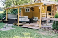 Black Mtn Cottage w/ hot tub + dog friendly - 20 min to Asheville