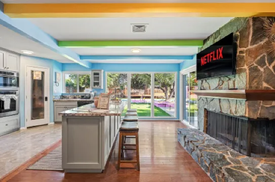 5BR｜Pickleball Court｜Pool｜Tree Deck｜Mini Golf｜BBQ