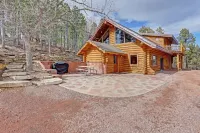Custom Black Hills Log Home w/views, Secluded, Only 12 miles to Mt Rushmore! Hotels in East Custer