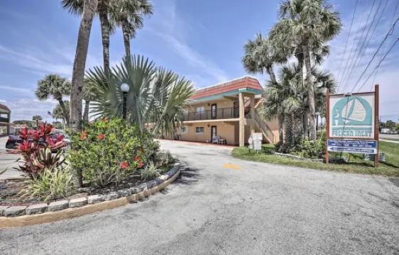 Pelican Inlet - Cozy Beach Condo!1 block from the beach! Sleeps 6. Pool/Tennis Hotels in Crescent Beach