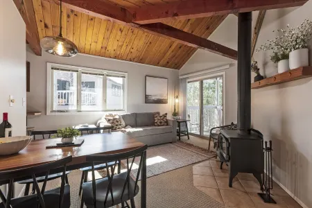 Whitefish Mountain Ski Condo - 1 BR, Kitchen, Hot Tub/Spa