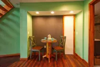 Unique Outdoorman's Dream! 25 Minutes to Chattanooga! Full Kitchen! Unique Stay