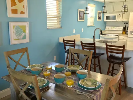 Very large 1BD, 1BA Ocean Front Complex, Ground Floor, Wifi, Hdtv, Large pool