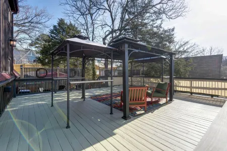 Charming 4-bedroom cabin overlooking Table Rock Lake