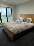 11 minutes from the Hunter Valley Wineries.  Family sized new home!