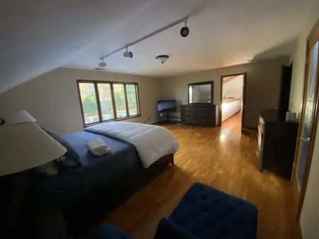 6 Bedroom Elegant and Comfy Upstate Oasis SANITIZED