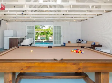 Shelter Island Retreat With Pool ...Close To Beach & Pet Friendly