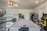 Featuring: Arcade Gameroom PoolGreat for Families!