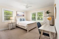 Luxurious & Comfy Haven: Prime Location ~ Pool ~ Hot Tub ~ Fire Pit ~ Gym ~ Pkg!