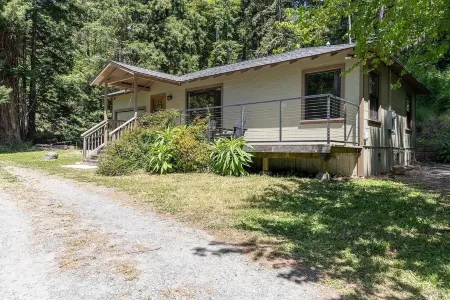 Romantic newly renovated beach cottage
