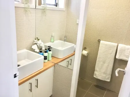 Stonez off LYGONBrunswick East ranked 6th coolest neighbourhood in the world! Отели рядом с достопримечательностью «СЕРС Коммьюнити Энвиронмент Парк»