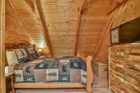 Creekside, Hot Tub, Fire Pit, Fireplace, Quiet, Easy Access