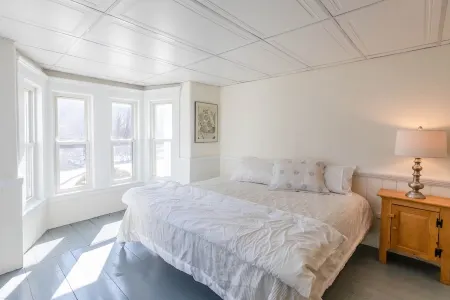 Updated 3 bedroom vacation rental in Sunapee