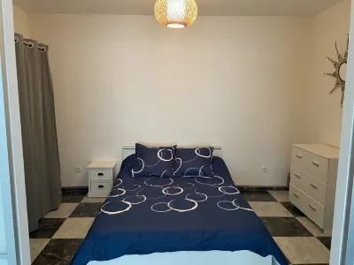 House with breathtaking view of the Chaine des Puys Hotels near L'Entrepôt Thiers Bar - Bowling - Laser Game - Snacking