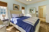 Spacious 3bed/2.5bath home with included golf cart, Hot Tub, 15min walk to beach