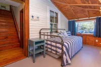 Antique Cottage RARE PRIVATE SAUNA Lighthouse Beach Nearby Trails Firepit