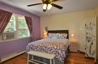 LARGE COZY Sleeps 7 Main House + Opt. Apt 4 More (+Fee) Pool/Pond!