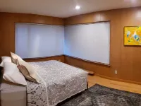 Cozy 2 bedroom house/w garage in Skokie โรงแรมในสโกกี