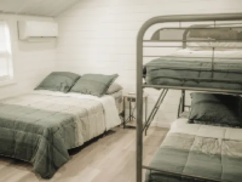 Modern Secluded Riverfront Cabin Hotels in Green County