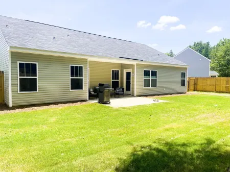 Cheerful spacious home-5 min to Bruce's Field/Downtown