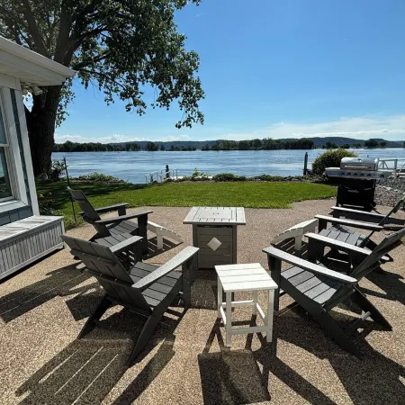 Mississippi waterfront vacation home that welcomes dogs! Private dock for boats