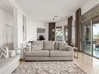 Spacious 4-bedroom house with Mountain View’s, pool and putting green. Hotels in New River
