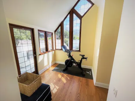 Remodeled Cottage - Minutes to Beach, Park, Shops! Отели рядом с достопримечательностью «Библиотека Гейзел»