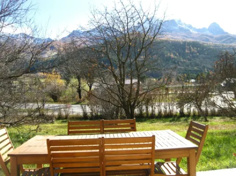 Large T2 on the garden level of CHALET in BARCELONNETTE (04400)